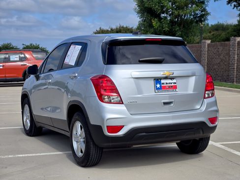 Used 2022 Chevrolet Trax LS w/ Tint and Cruise Package FWD image 8