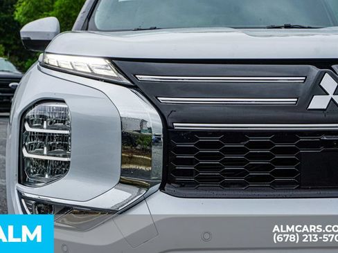 Used 2025 Mitsubishi Outlander SE FWD image 12