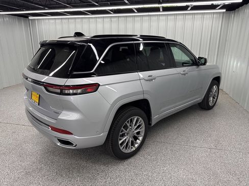 Used 2025 Jeep Grand Cherokee Summit image 6