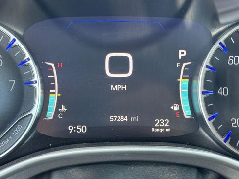 Used 2024 Chrysler Pacifica Touring-L FWD image 22