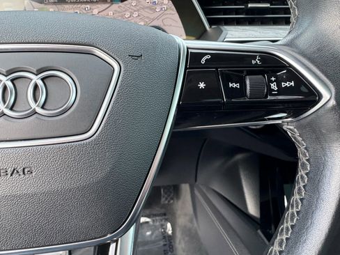 Used 2022 Audi e-tron Premium Plus w/ Premium Plus Package image 33