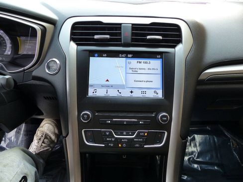 Used 2017 Ford Fusion SE w/ Equipment Group 201A FWD image 31
