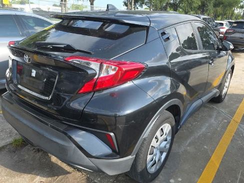 Used 2020 Toyota C-HR LE FWD image 2