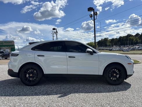 Used 2025 Porsche Cayenne Coupe AWD/4WD image 8