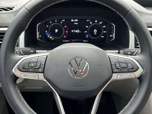 Used 2023 Volkswagen Atlas SE w/ Panoramic Sunroof Package FWD image 24