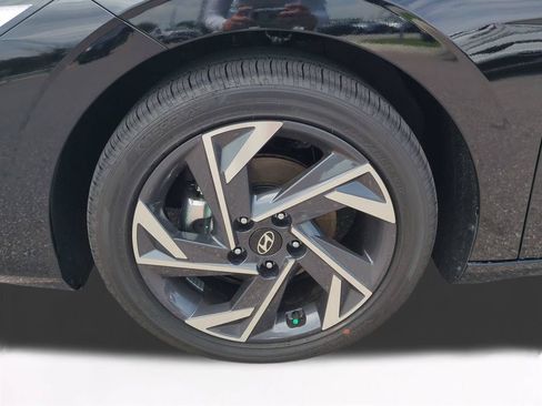 New 2026 Hyundai Elantra Limited FWD image 11