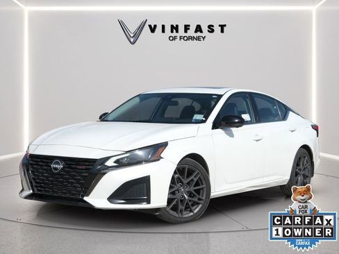 Used 2023 Nissan Altima 2.0 SR FWD image 1