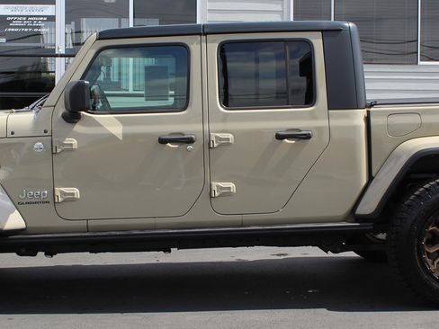 Used 2022 Jeep Gladiator Overland w/ Popular Equipment Package AWD/4WD image 3