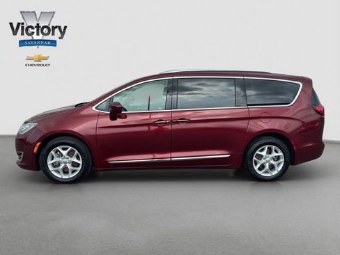 Used 2017 Chrysler Pacifica Touring-L Plus image 4