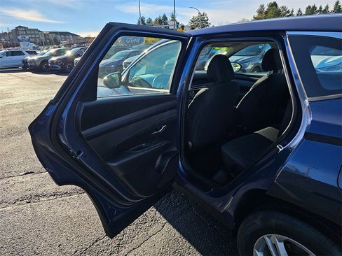 Certified 2025 Hyundai Tucson SE image 16