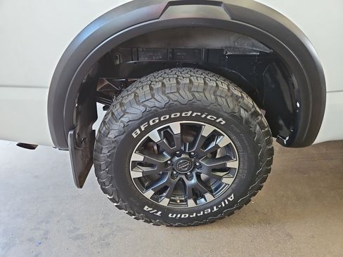 Used 2021 Nissan Titan PRO-4X w/ Pro-4x Utility Package AWD/4WD image 14