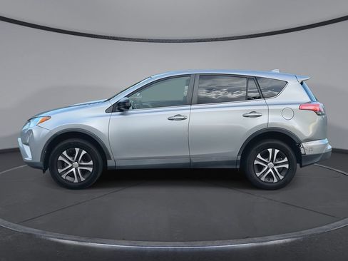 Used 2018 Toyota RAV4 LE FWD image 5