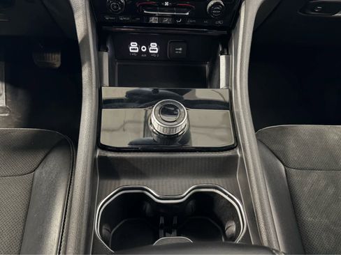 Used 2024 Jeep Grand Cherokee Altitude image 23