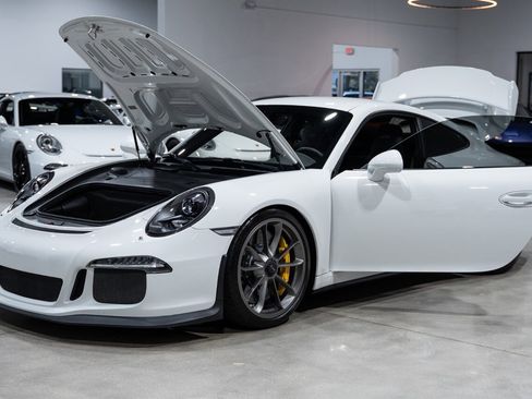 Used 2015 Porsche 911 GT3 RWD image 32