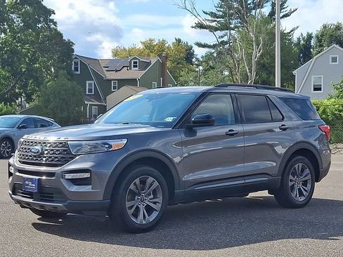Used 2022 Ford Explorer XLT w/ Equipment Group 202A AWD/4WD image 3