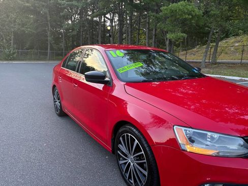 Used 2016 Volkswagen Jetta Sport image 13