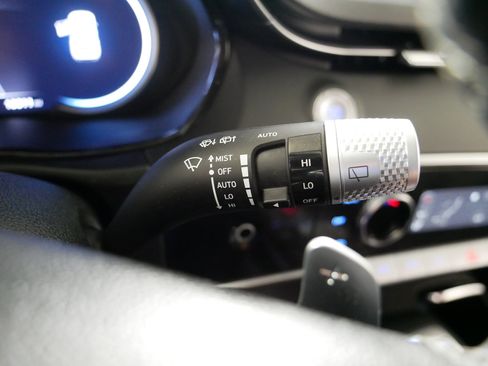 Certified 2025 Genesis GV70 2.5T AWD/4WD image 32