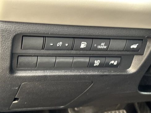 Used 2025 Mitsubishi Outlander SEL image 28