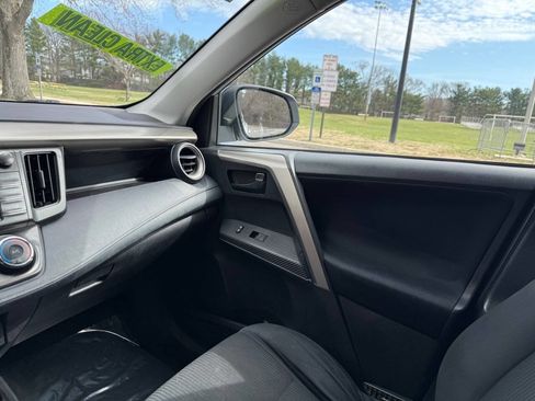 Used 2015 Toyota RAV4 LE image 13