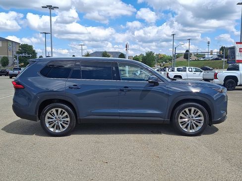 Used 2024 Toyota Grand Highlander AWD image 7