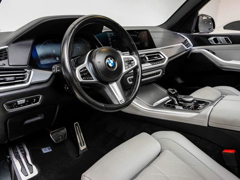 Used 2023 BMW X5 xDrive40i w/ M Sport Package image 3