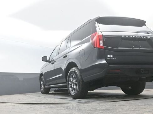Certified 2025 Ford Expedition Active AWD/4WD image 22