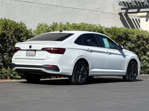 Used 2024 Volkswagen Jetta SE w/ Black Wheel Package FWD image 4