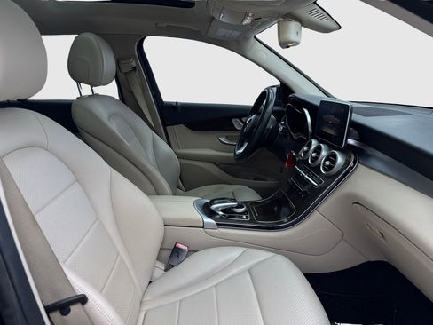 Used 2018 Mercedes-Benz GLC 300 4MATIC w/ Multimedia Package image 37