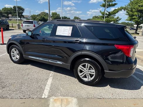 Used 2024 Ford Explorer XLT w/ Equipment Group 202A AWD/4WD image 21