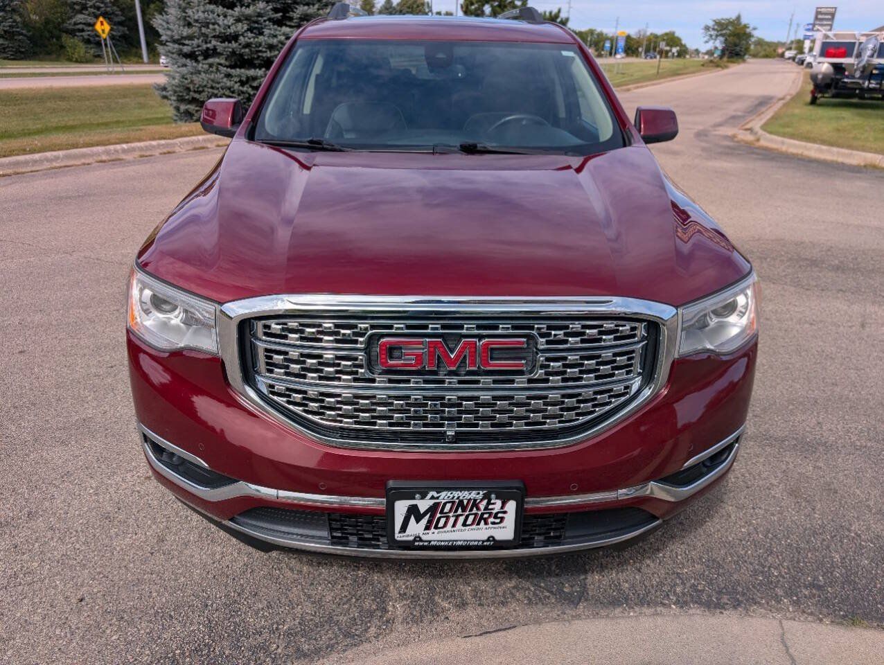 Used 2017 GMC Acadia Denali w/ Technology Package AWD/4WD image 4