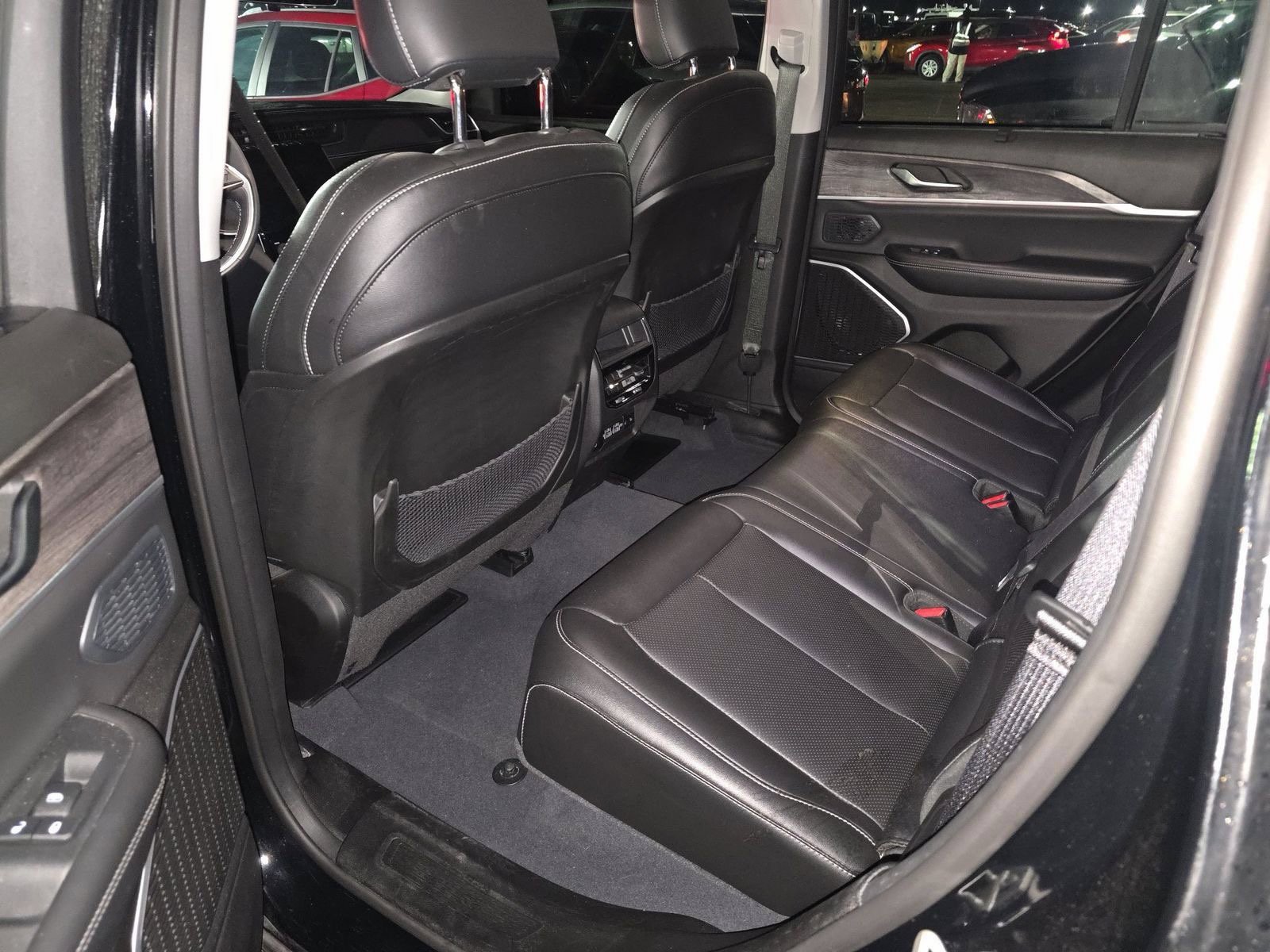 Used 2023 Jeep Grand Cherokee Limited w/ Luxury Tech Group II RWD image 6