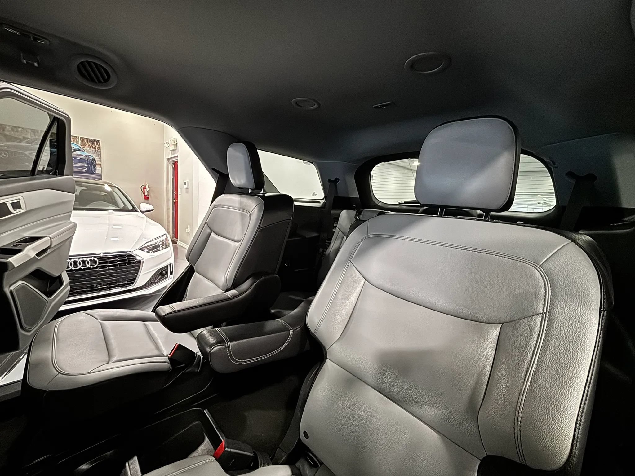 Used 2021 Ford Explorer XLT w/ Equipment Group 202A RWD image 14