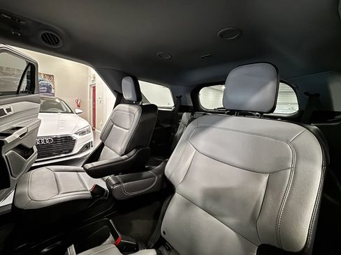 Used 2021 Ford Explorer XLT w/ Equipment Group 202A RWD image 14