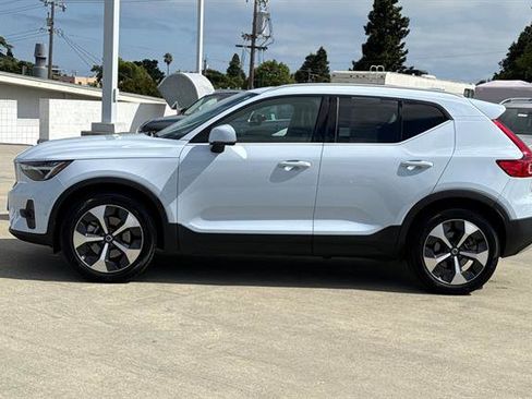 Certified 2025 Volvo XC40 B5 Plus AWD/4WD image 6