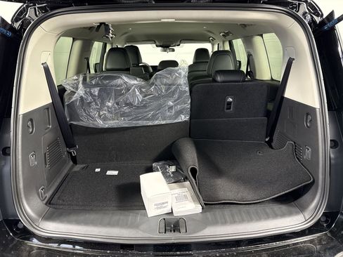 New 2026 Nissan Armada SV image 32