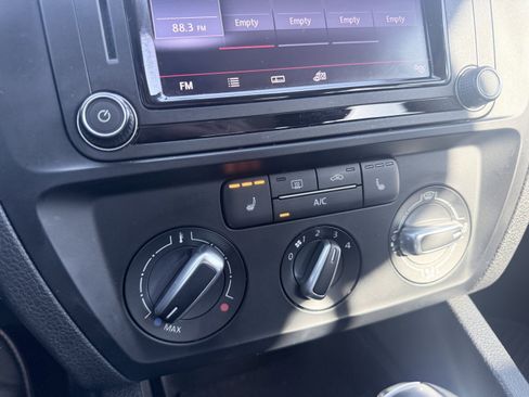 Used 2017 Volkswagen Jetta SE image 67