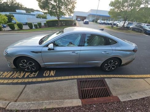 Used 2024 Hyundai Sonata SEL FWD image 2