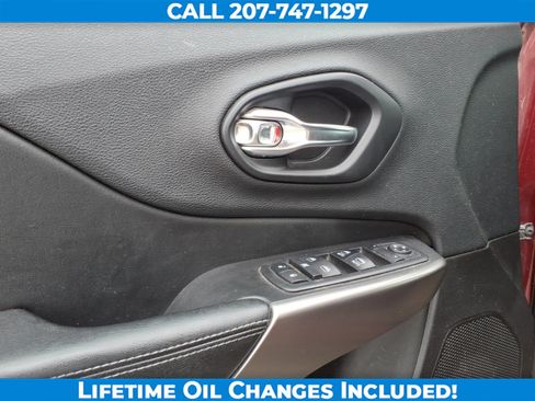 Used 2019 Jeep Cherokee Latitude Plus w/ Comfort/Convenience Group AWD/4WD image 10