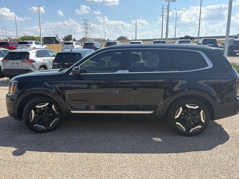Used 2024 Kia Telluride EX w/ EX Captain's Chair Package FWD image 6