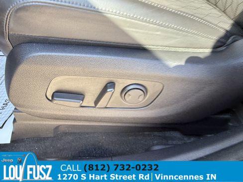 Used 2024 Kia Carnival EX image 19