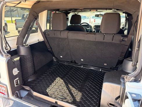 Used 2014 Jeep Wrangler Unlimited Sahara w/ Connectivity Group AWD/4WD image 20