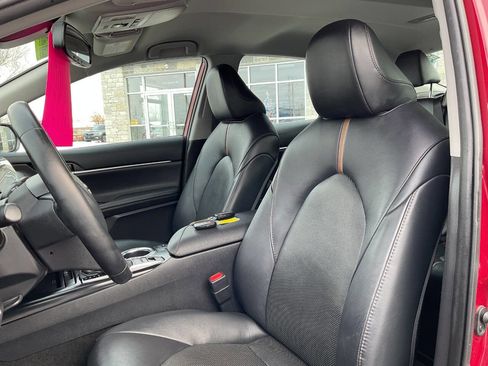 Used 2020 Toyota Camry XLE image 15