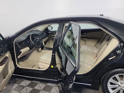 Used 2012 Toyota Camry XLE w/ Leather Pkg image 15