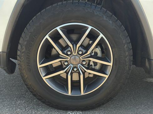 Used 2019 Jeep Grand Cherokee Limited w/ Luxury Group II AWD/4WD image 11