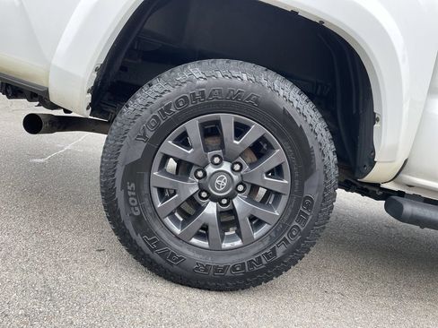 Certified 2023 Toyota Tacoma SR5 AWD/4WD image 12