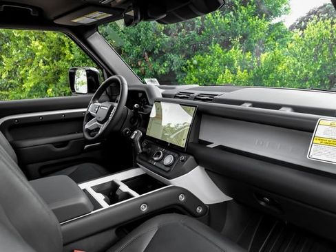 New 2026 Land Rover Defender 110 X-Dynamic SE AWD/4WD image 17