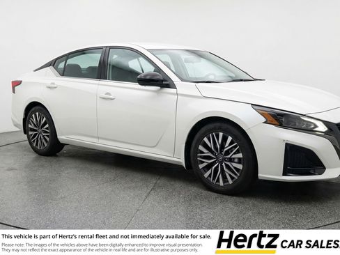 Used 2025 Nissan Altima 2.5 SV image 1