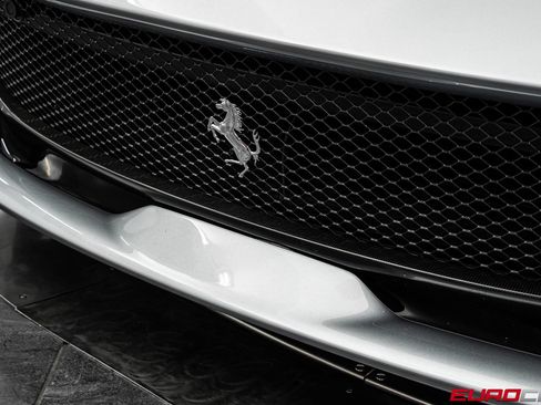 Used 2020 Ferrari 812 Superfast RWD image 12
