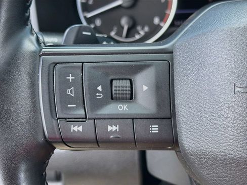 Used 2025 Nissan Rogue SV FWD image 18