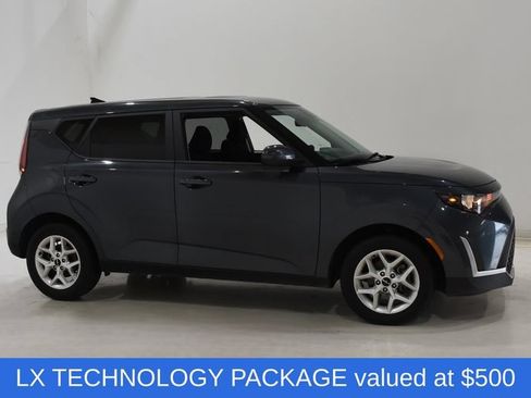 Used 2025 Kia Soul LX w/ LX Technology Package FWD image 3